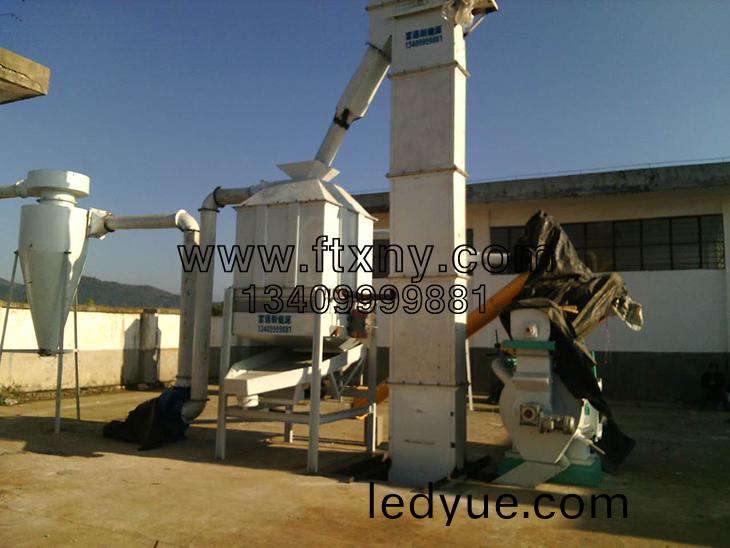 煙桿顆粒(li)機生産線客(ke)戶(hu)現(xian)場