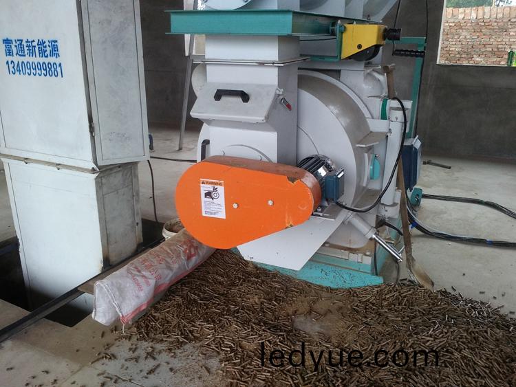 木(mu)屑(xie)顆(ke)粒機(ji)生産線