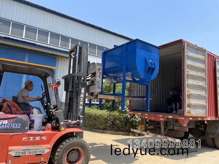 U型飼(si)料(liao)攪(jiao)拌機(ji)