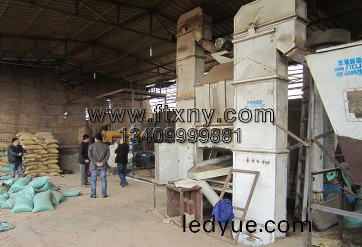 許昌(chang)稭稈(gan)製粒(li)機生(sheng)産線(xian)